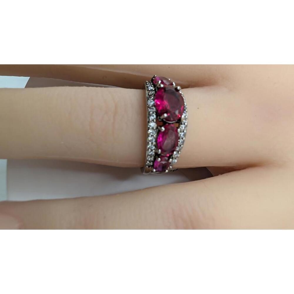 Elegant Women's Ring with Red and Clear Stones Size 7